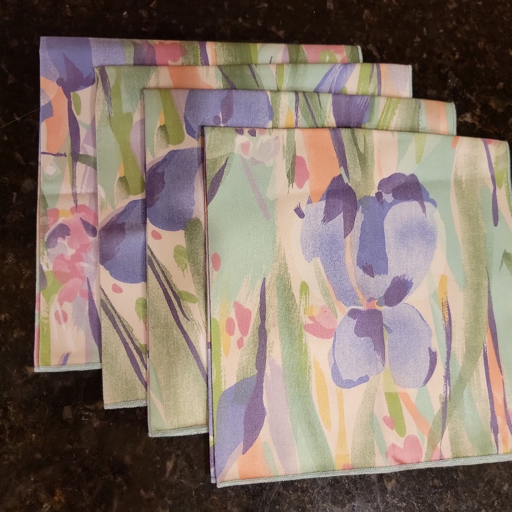 Set of 4 Iris Design 100% cotton dinner napkins New